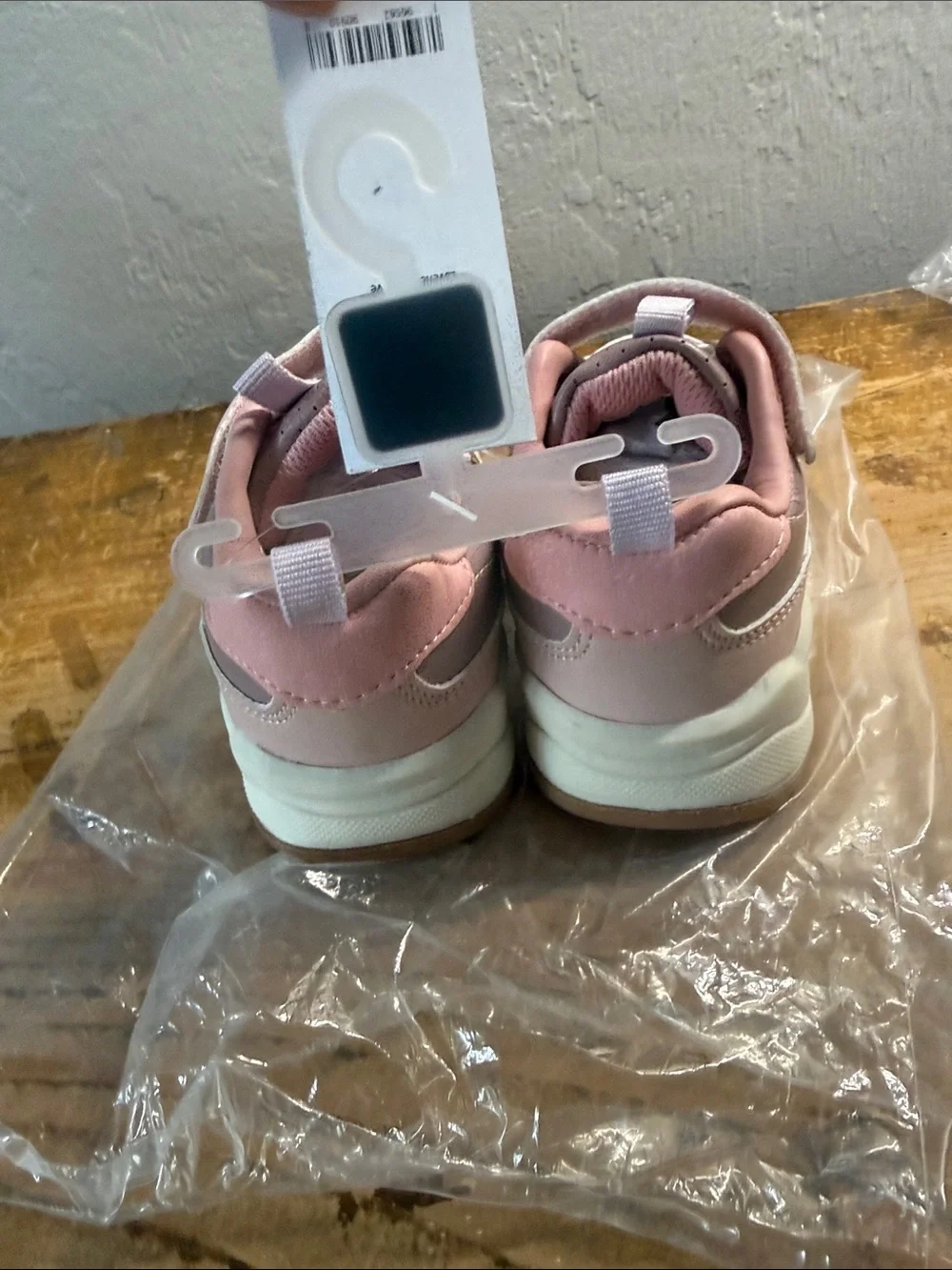 Oshkosh Toddler 7 pink lavender sneakers, girls NWT